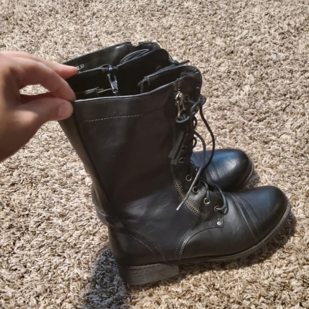 Cathy Jean combat boots - Picture 2 of 3